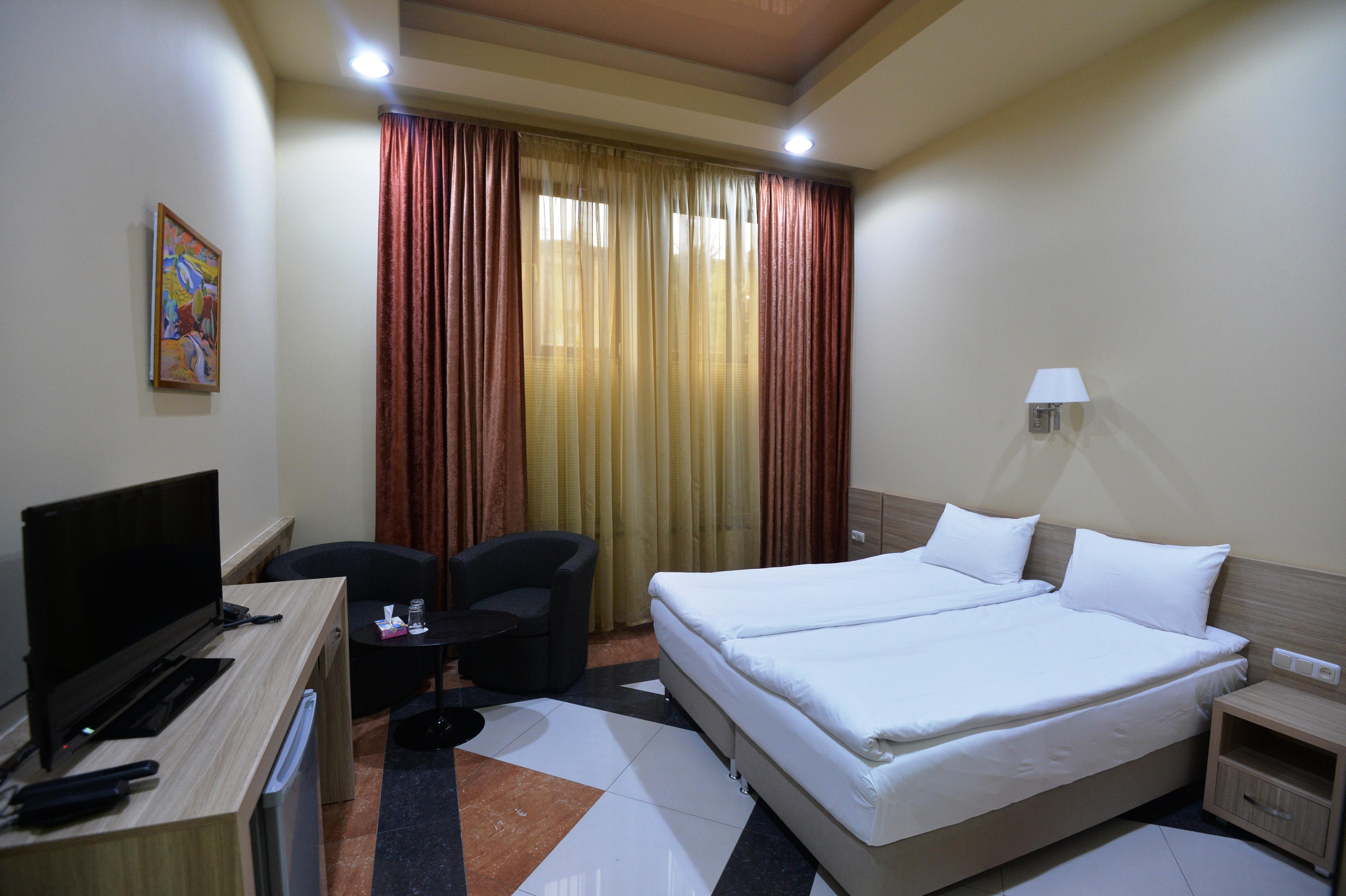 Yerevan Deluxe Hotel Екстер'єр фото