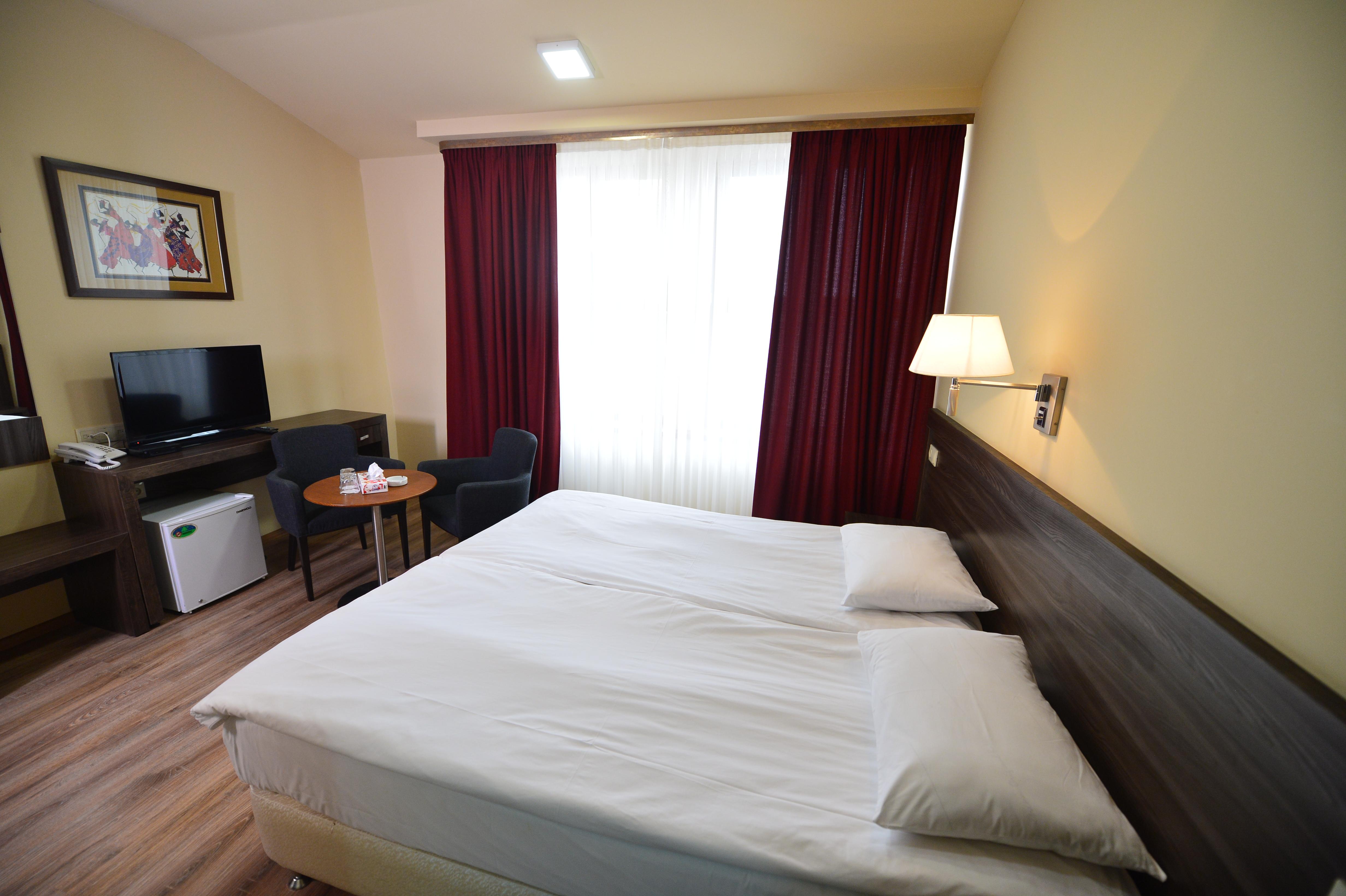 Yerevan Deluxe Hotel Екстер'єр фото