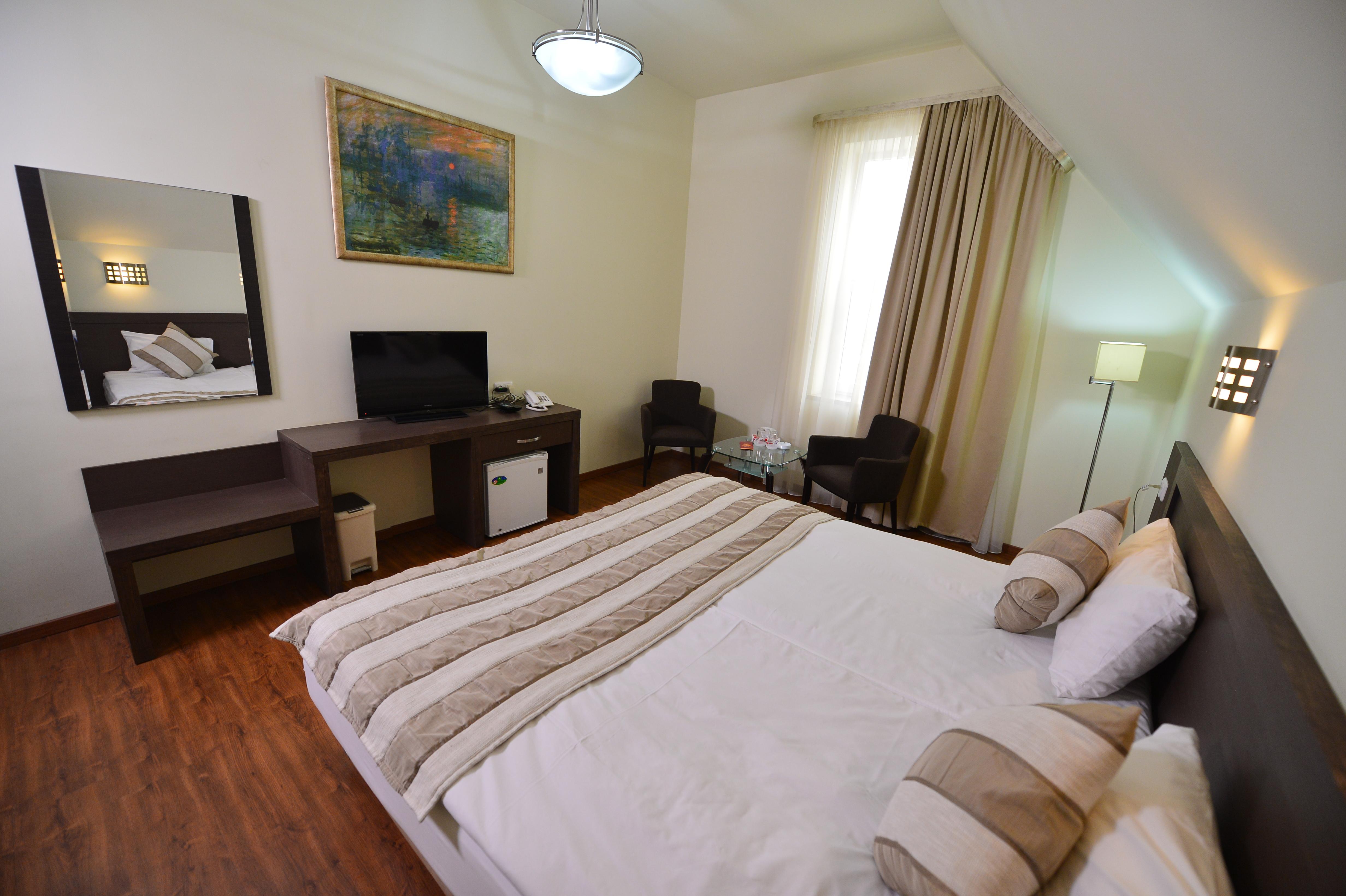 Yerevan Deluxe Hotel Екстер'єр фото