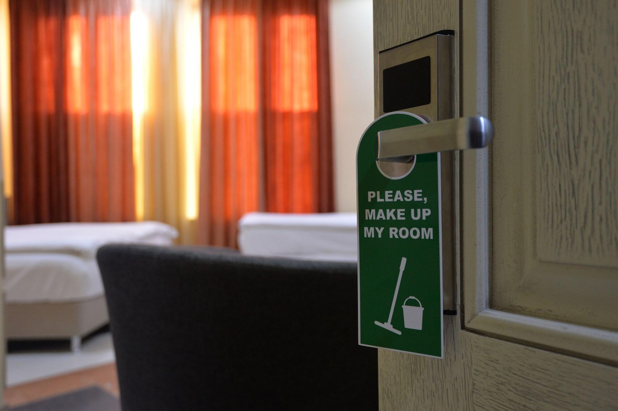 Yerevan Deluxe Hotel Екстер'єр фото