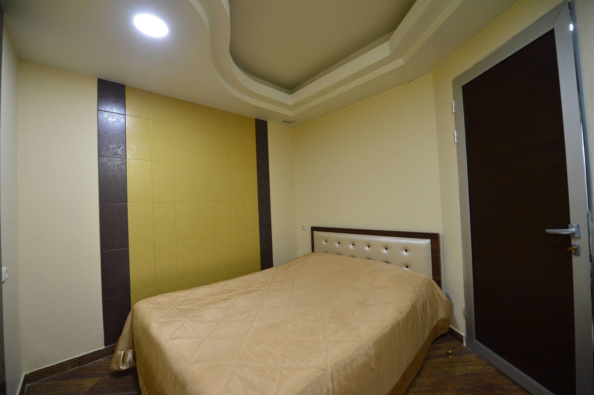 Yerevan Deluxe Hotel Екстер'єр фото