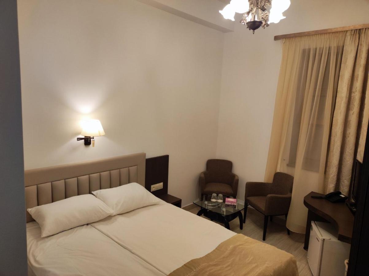 Yerevan Deluxe Hotel Екстер'єр фото