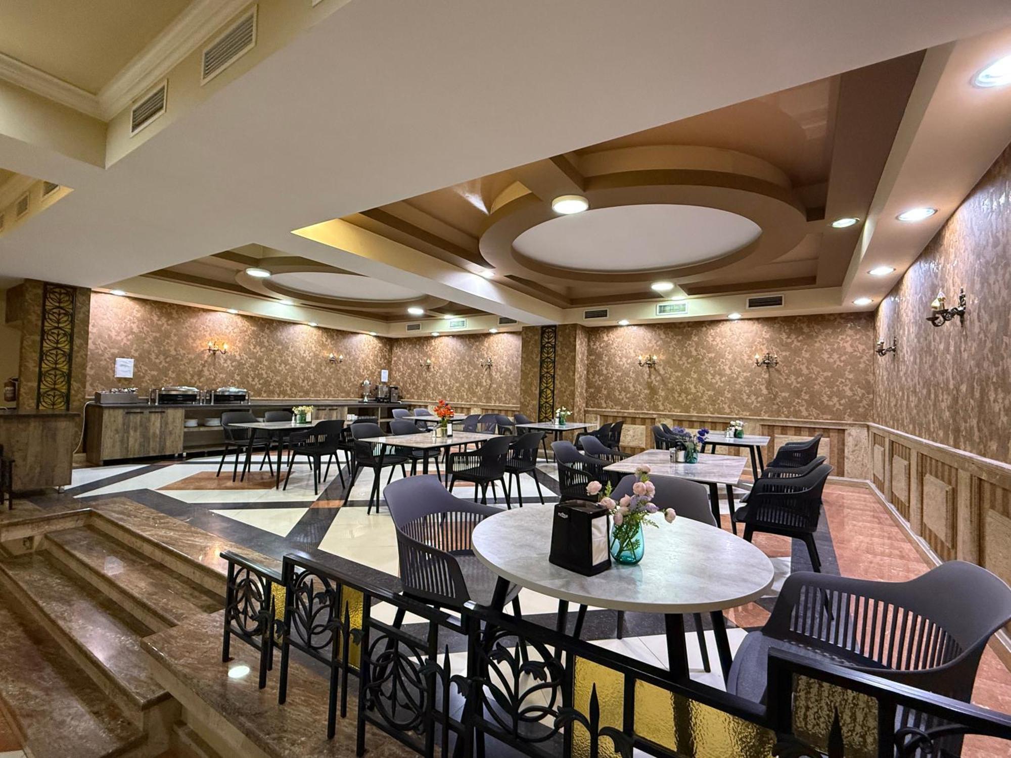 Yerevan Deluxe Hotel Екстер'єр фото