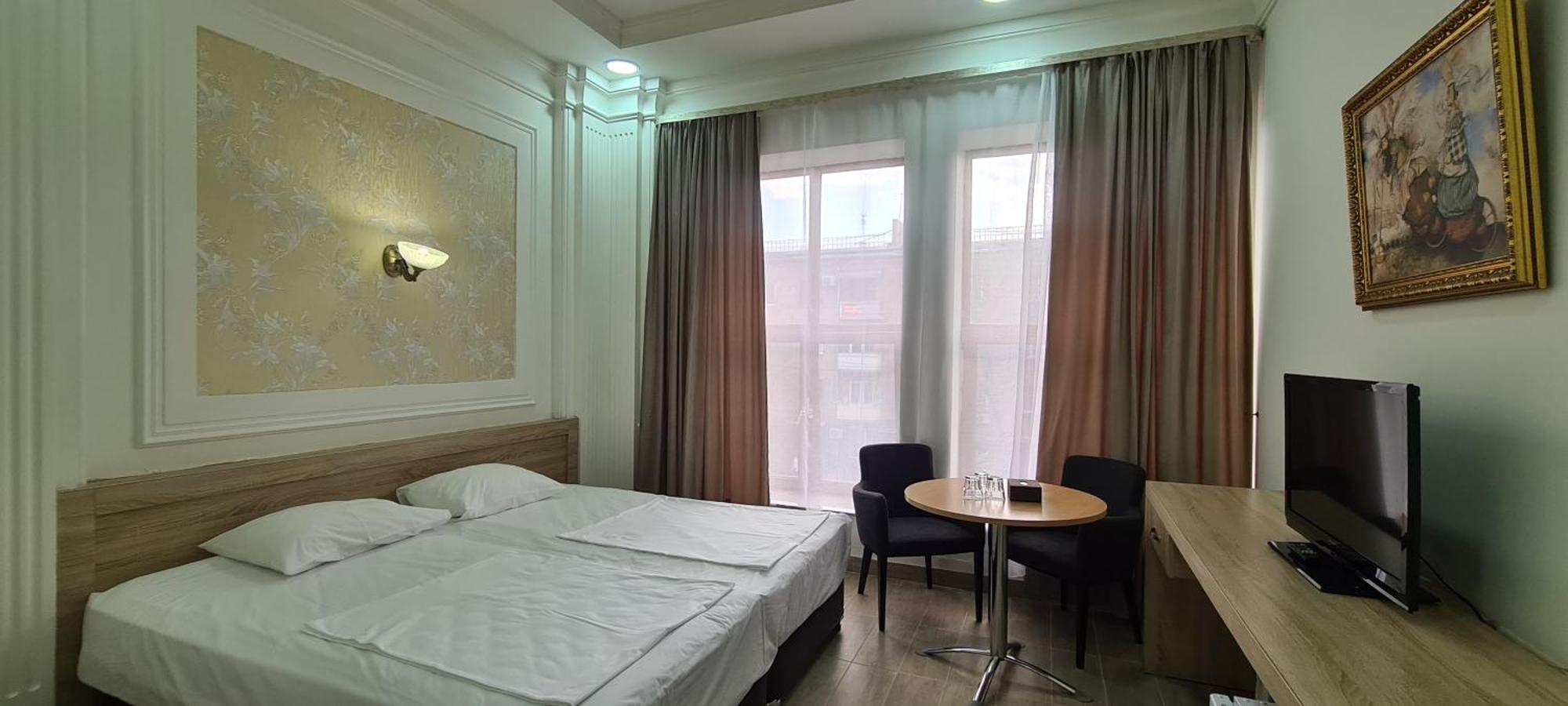 Yerevan Deluxe Hotel Екстер'єр фото