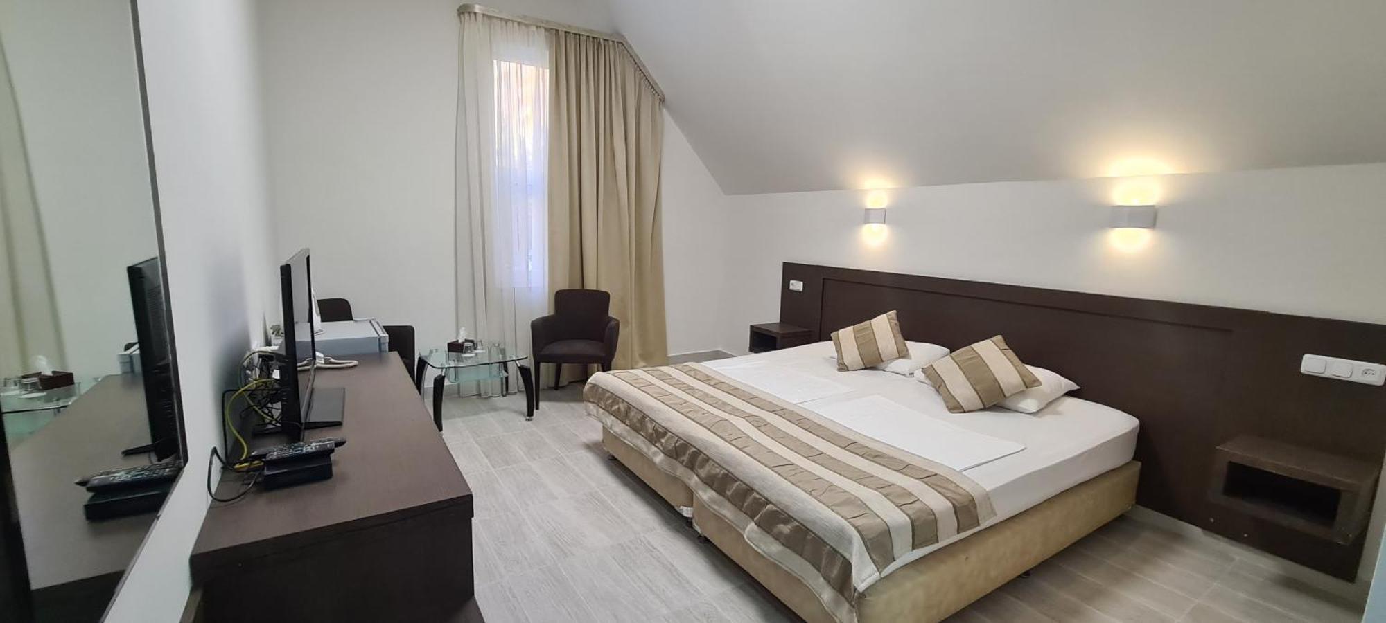 Yerevan Deluxe Hotel Екстер'єр фото